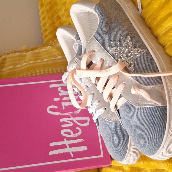 Stylish Women's Sneakers In Light Blue Denim With A Silver Glitter Star. - Picture 5 of 6